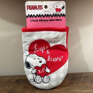 Peanuts Snoopy Valentine’s Day Mitts
